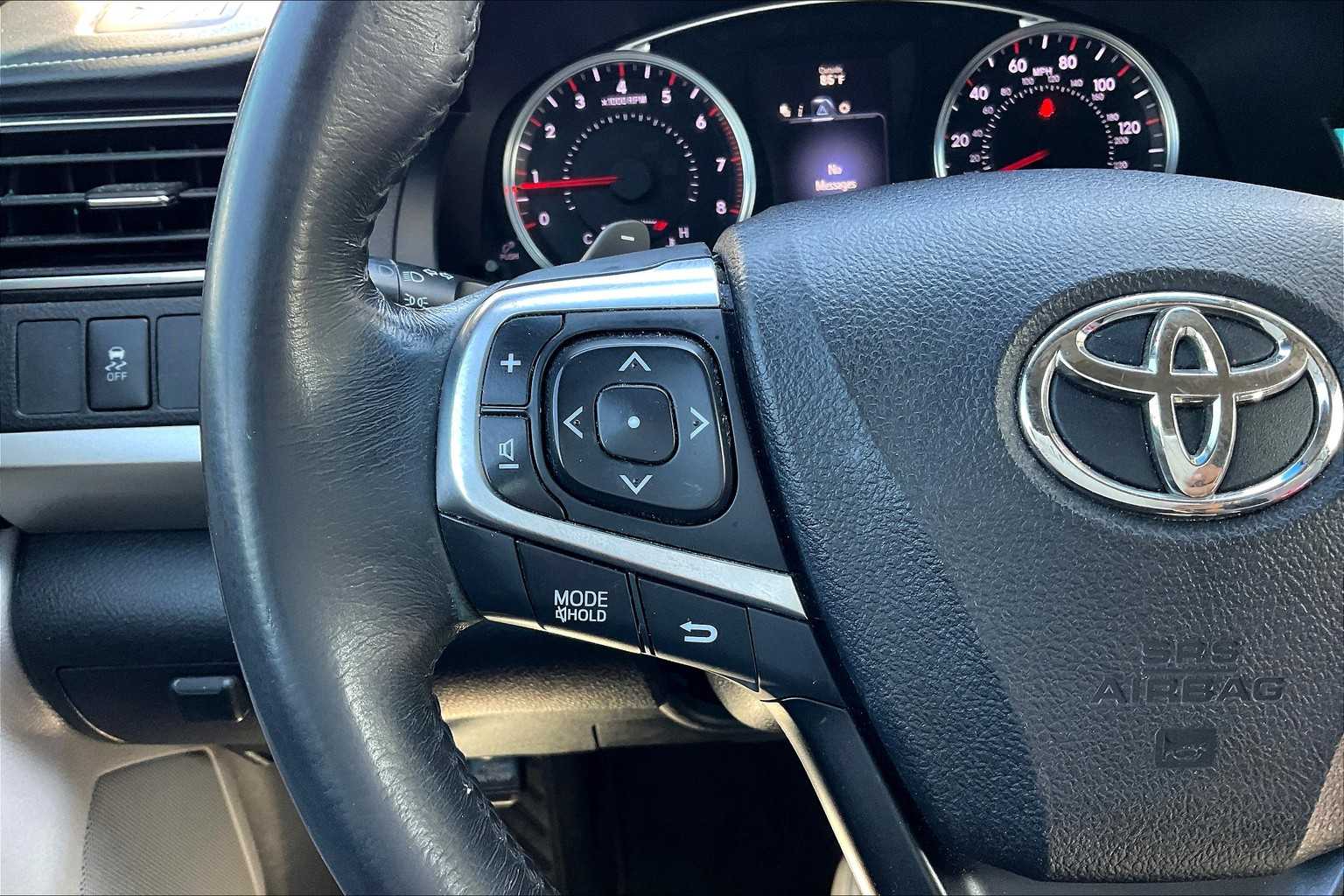 2017 Toyota Camry SE photo 23