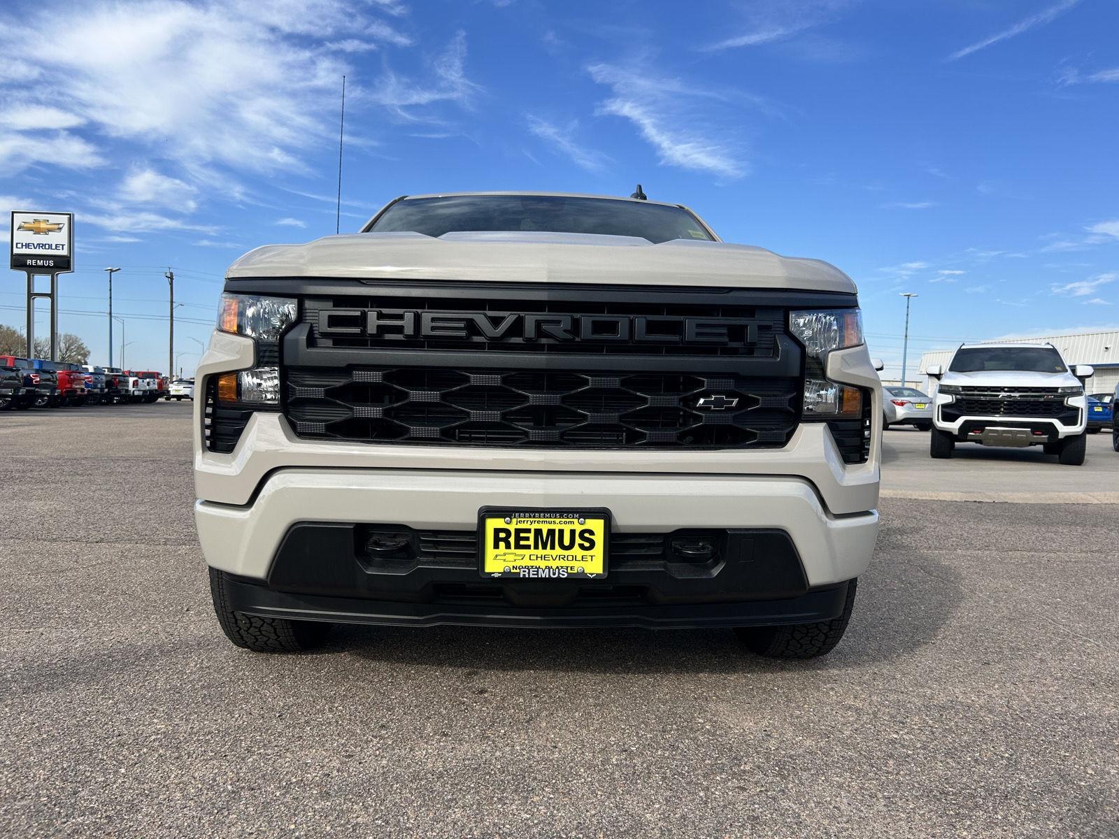 2026 Chevrolet Silverado 1500 Custom photo 2