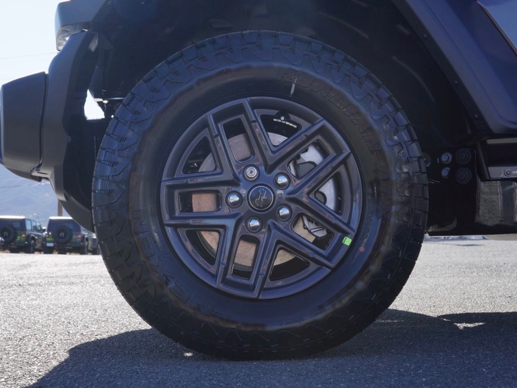 New 2026 Granite Crystal Metallic Clear-Coat Exterior Paint Jeep 4-Door Sport S image 10