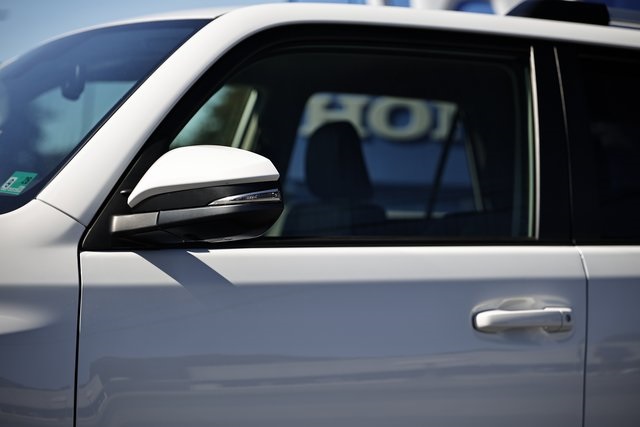 2024 Toyota 4Runner SR5 Premium photo 2