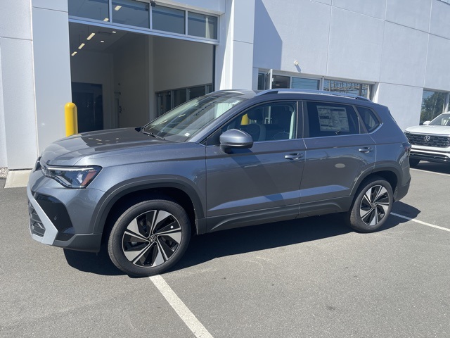 2025 Volkswagen Taos SE photo 2