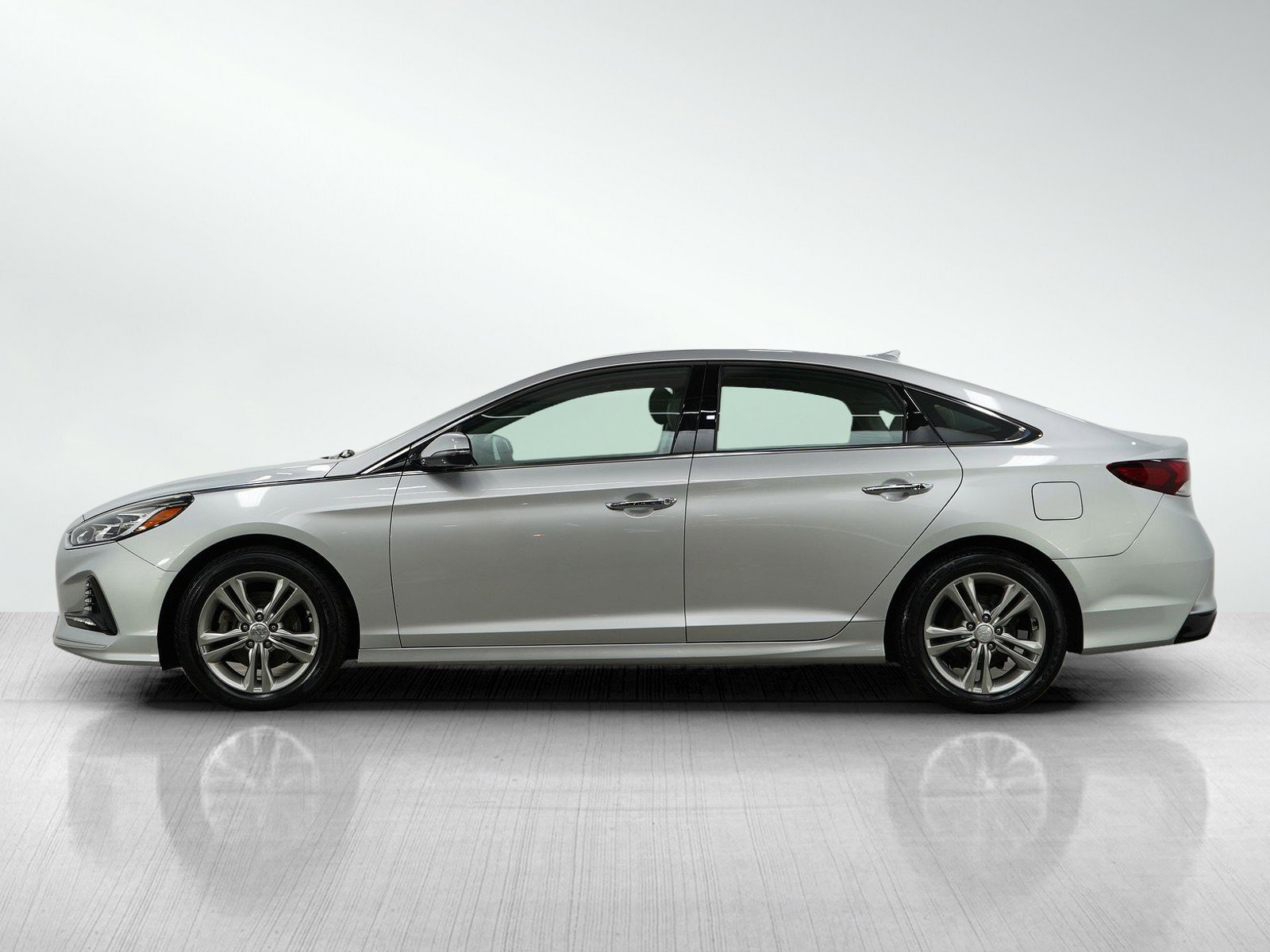 Used 2018 Hyundai Sonata Limited with VIN 5NPE34AF7JH594923 for sale in Minneapolis, Minnesota