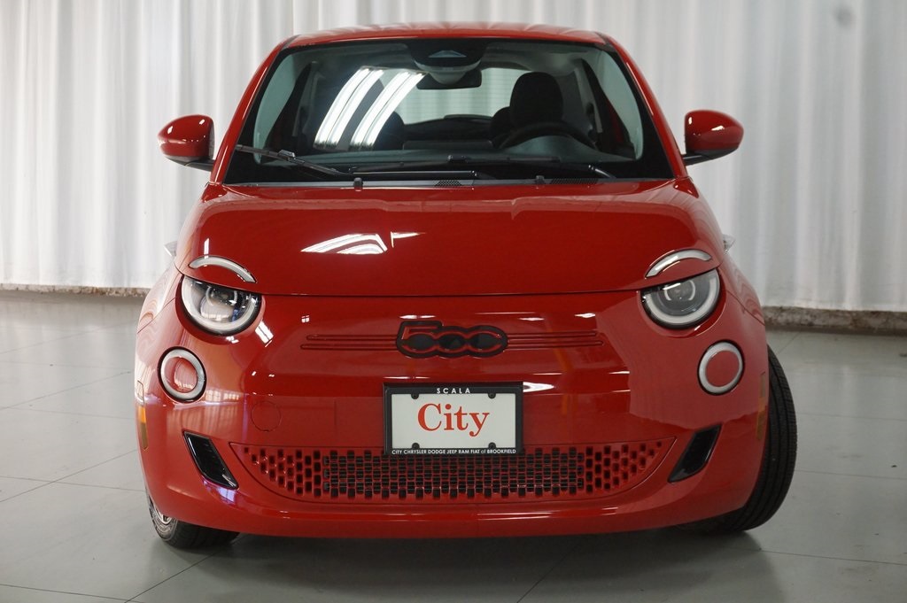 2024 Fiat 500e Red photo 5