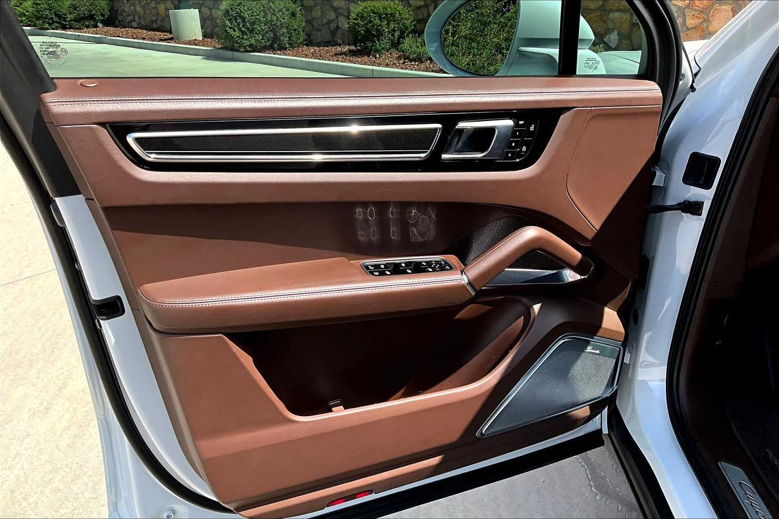 2020 Porsche Cayenne Turbo S E-Hybrid photo 16
