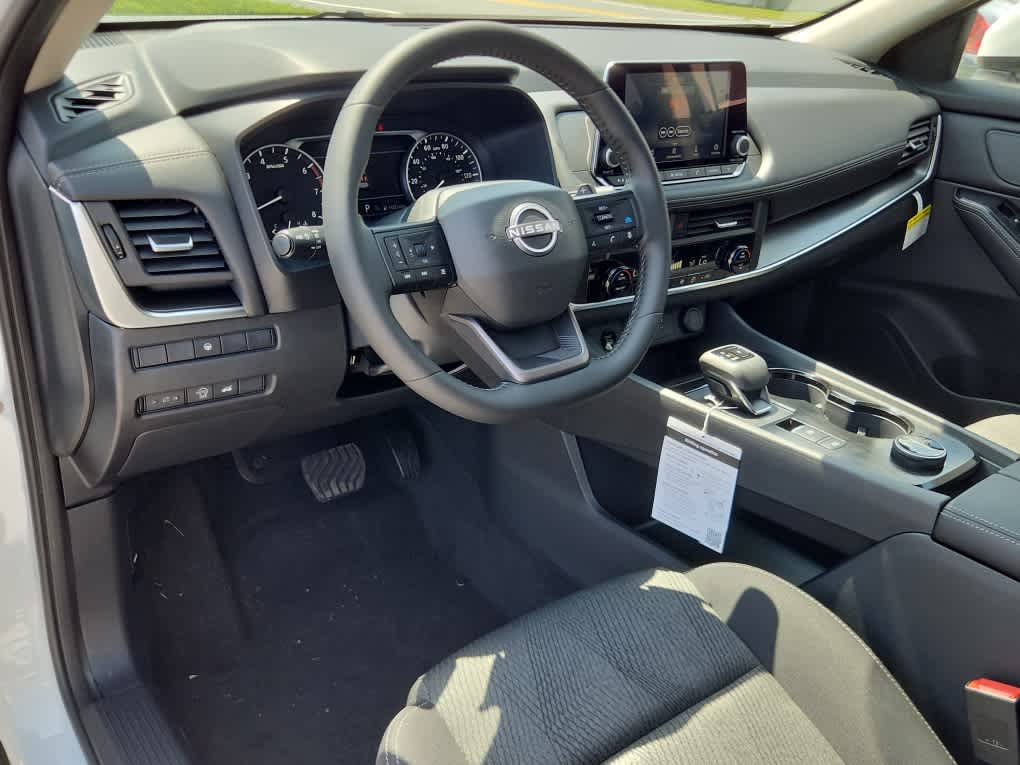 2025 Nissan Rogue SV photo 11