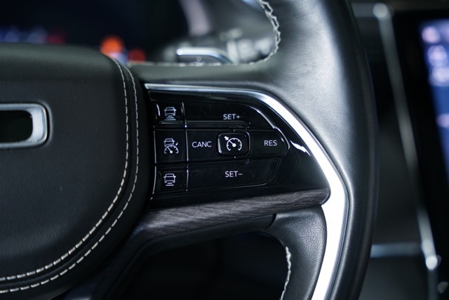 2021 Jeep Grand Cherokee Overland photo 4