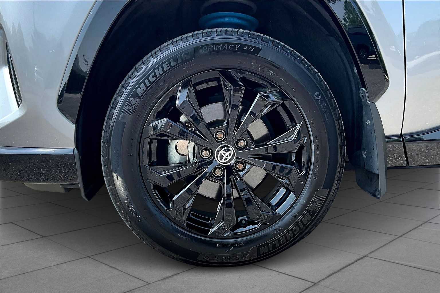2022 Toyota RAV4 Hybrid XSE photo 9