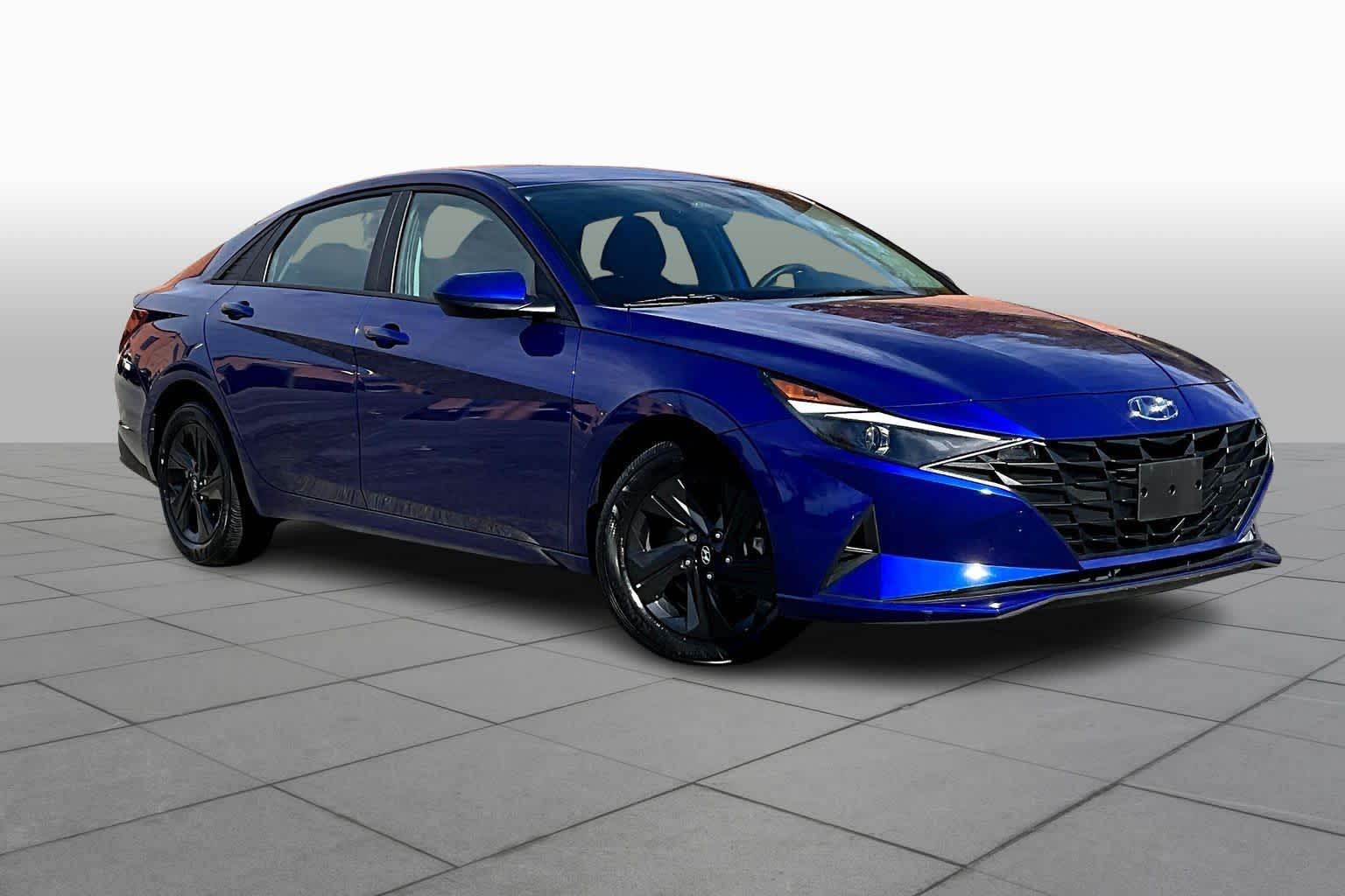 2023 Hyundai Elantra SEL photo 2