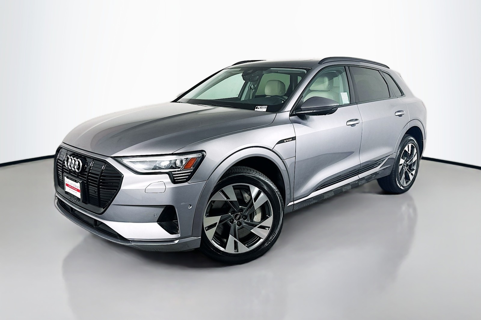 2022 Audi e-tron Premium's photo