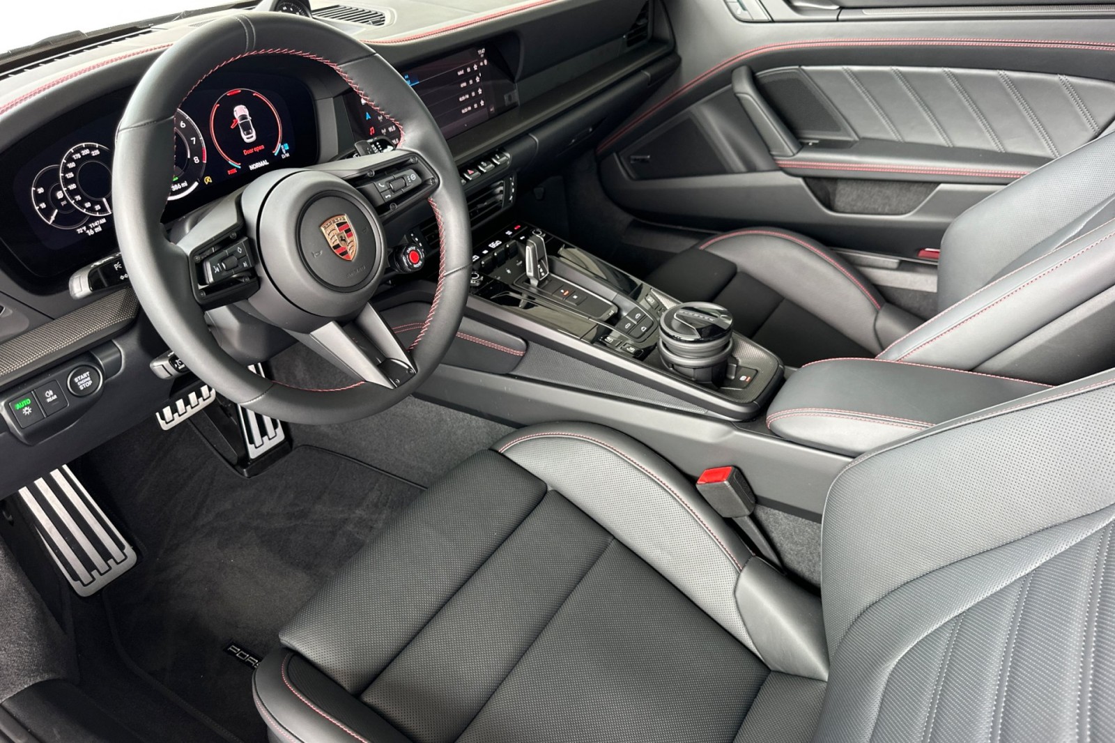 2026 Porsche 911 GTS photo 5