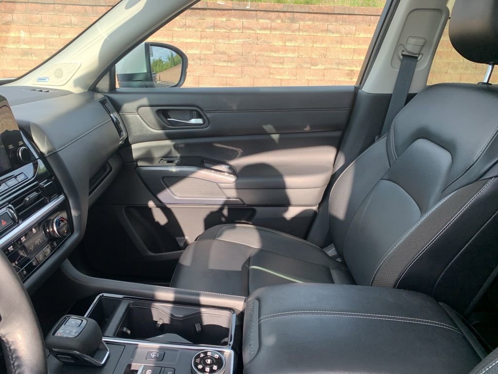 2023 Nissan Pathfinder SL photo 17