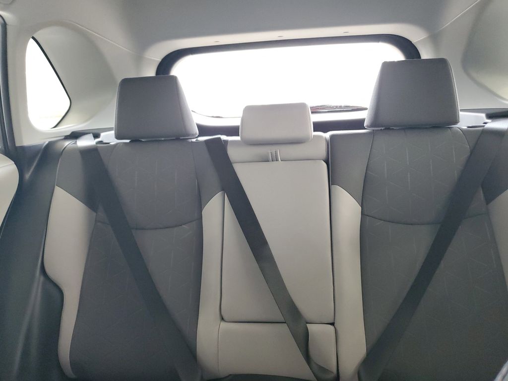2025 Toyota RAV4 XLE photo 25