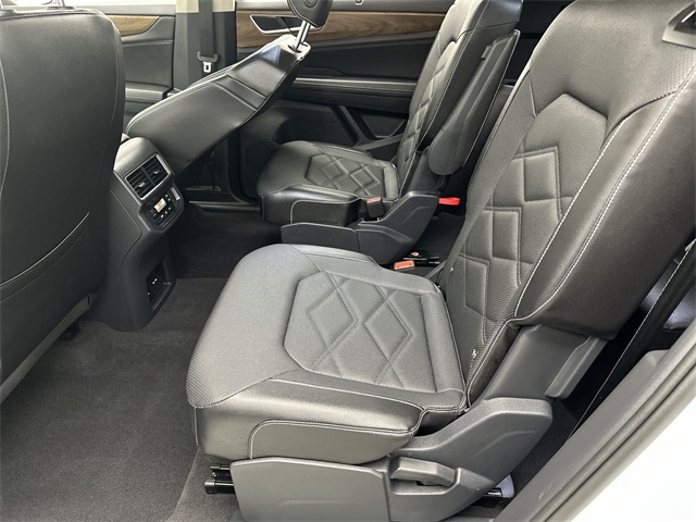 2025 Volkswagen Atlas SE Technology photo 13