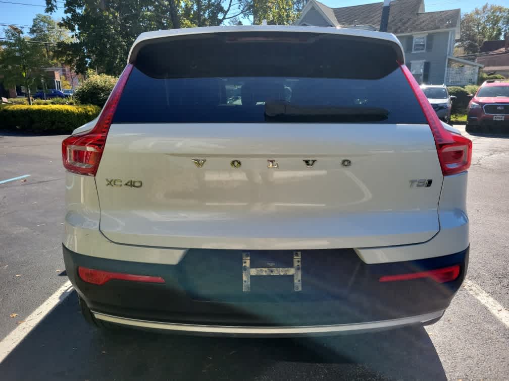 2022 Volvo XC40 Inscription photo 2