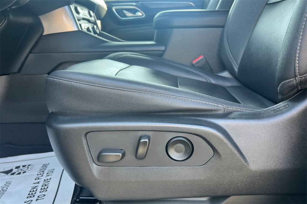 2023 Chevrolet Suburban LT photo 16