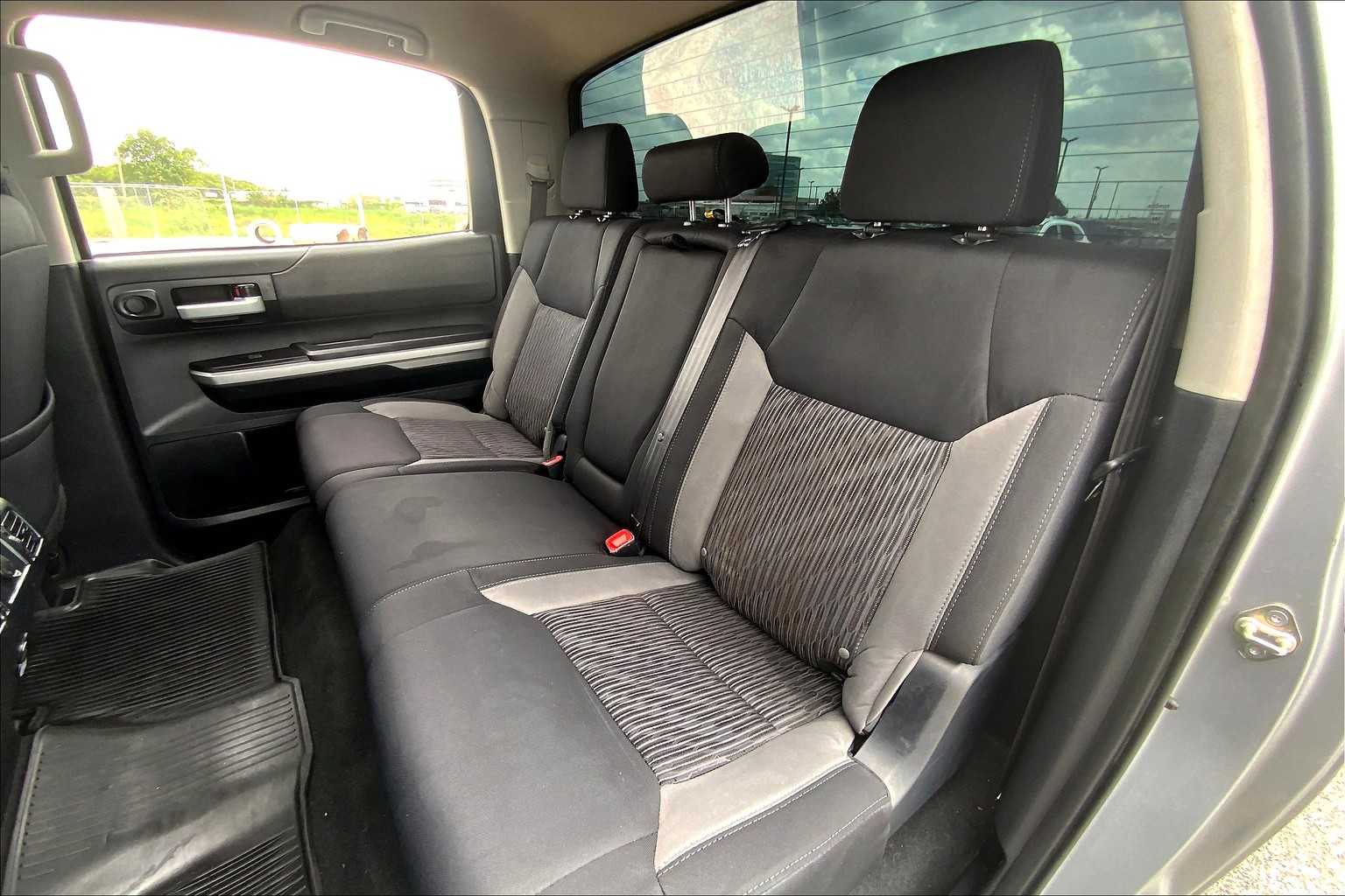 2017 Toyota Tundra SR5 photo 19