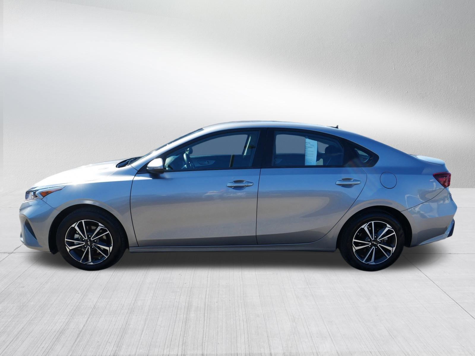 2024 Kia Forte LXS photo 4