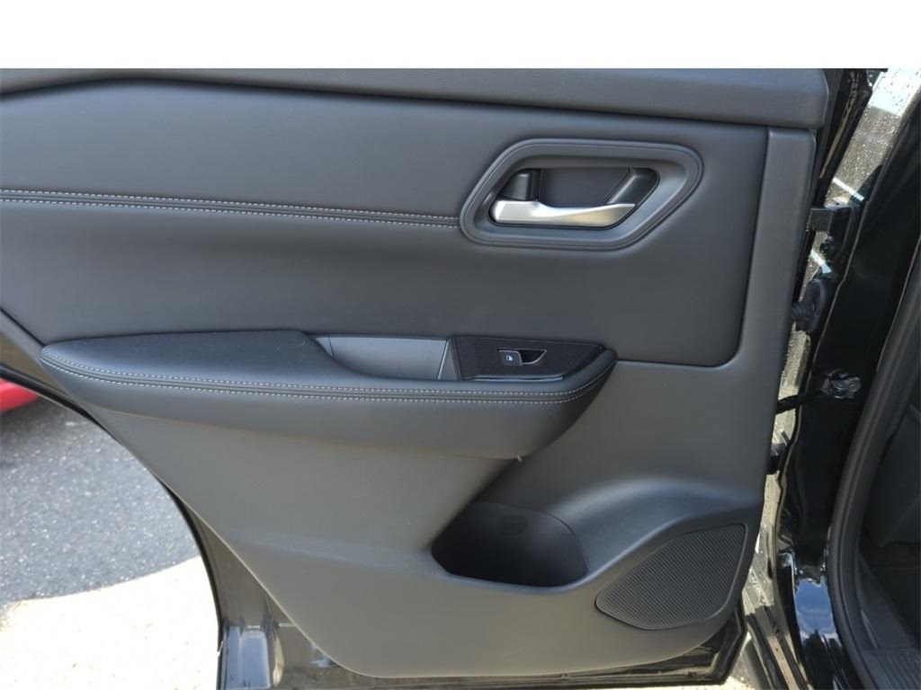 2024 Nissan Rogue SL photo 18