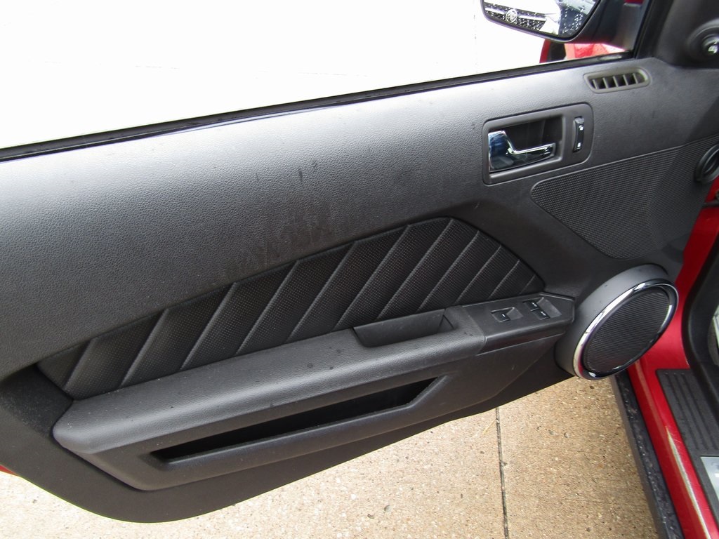 2011 Ford Mustang V6 Premium photo 12