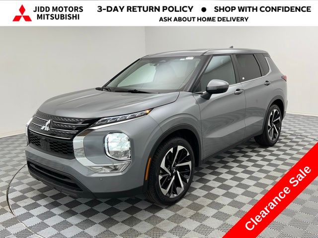 2024 Mitsubishi Outlander SE's photo