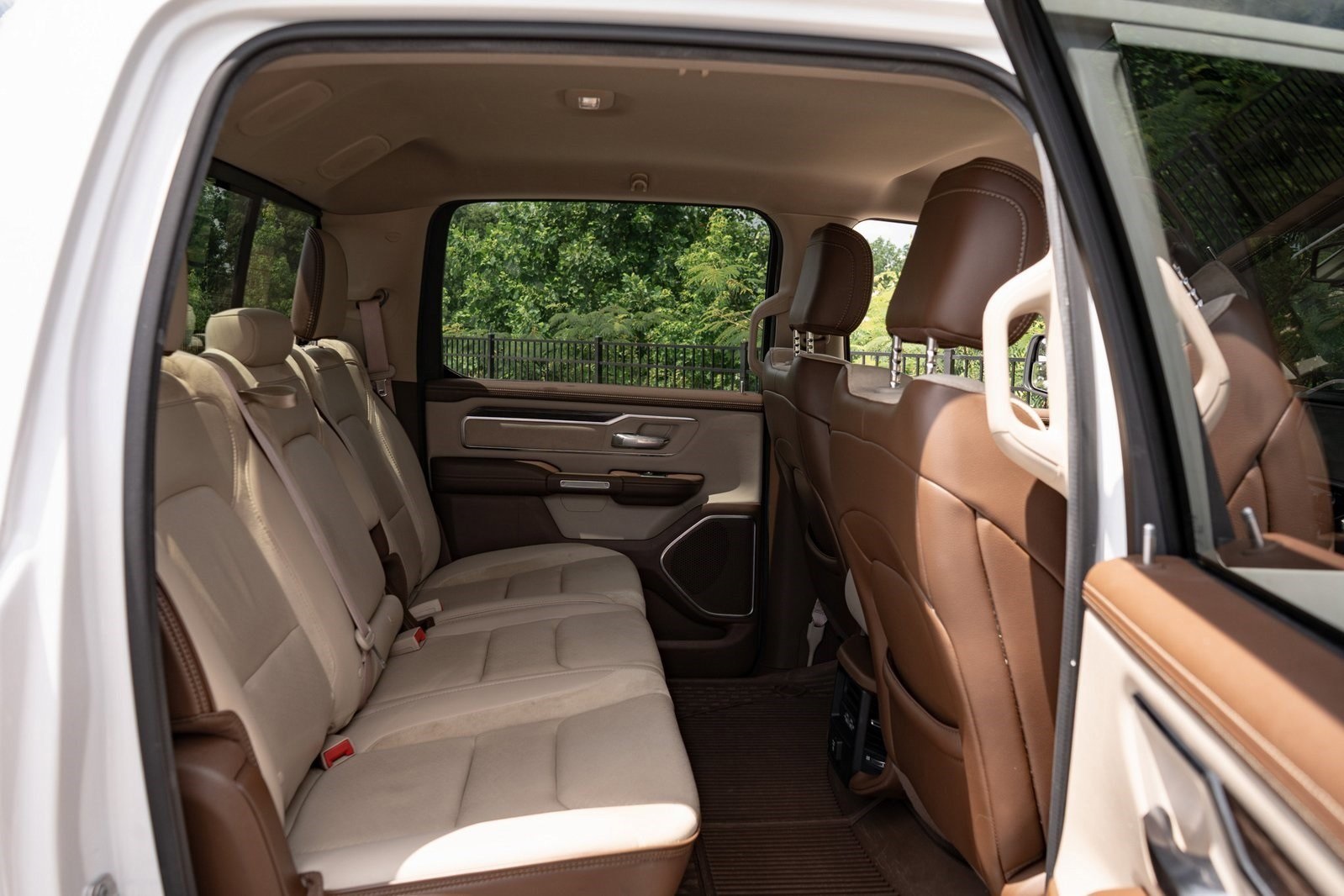 2019 Ram 1500 Laramie photo 18