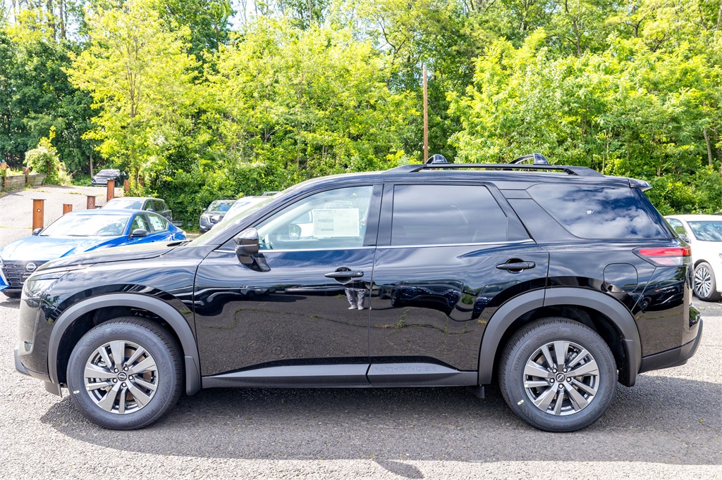 2025 Nissan Pathfinder SV photo 8
