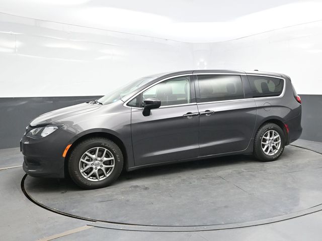 2023 Chrysler Voyager LX photo 3