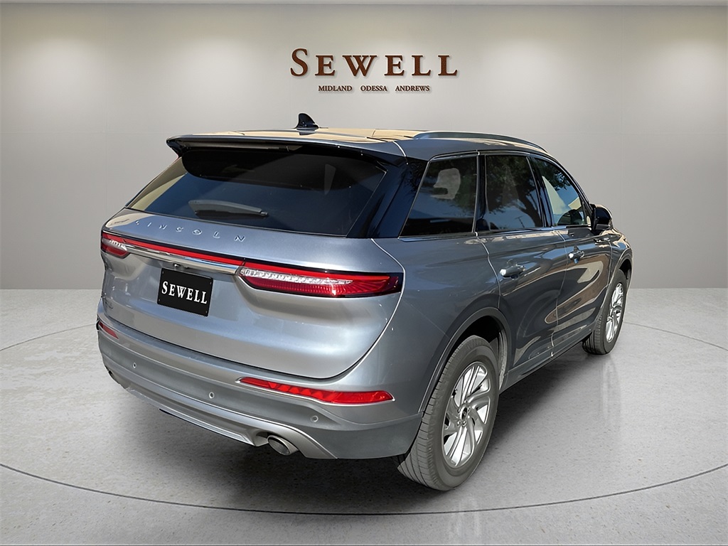 2022 Lincoln Corsair Standard photo 3