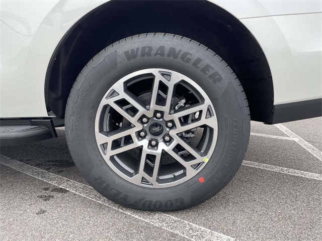 2025 Ford Expedition photo 4