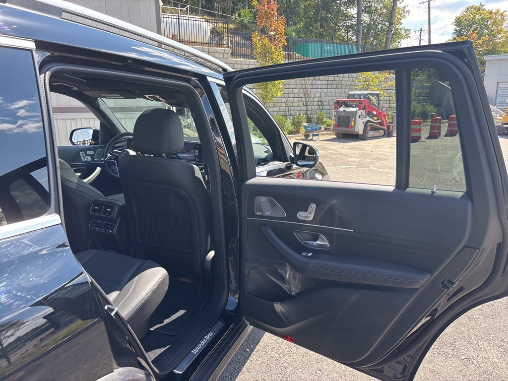 2025 Mercedes Benz GLS 450 4MATIC photo 13