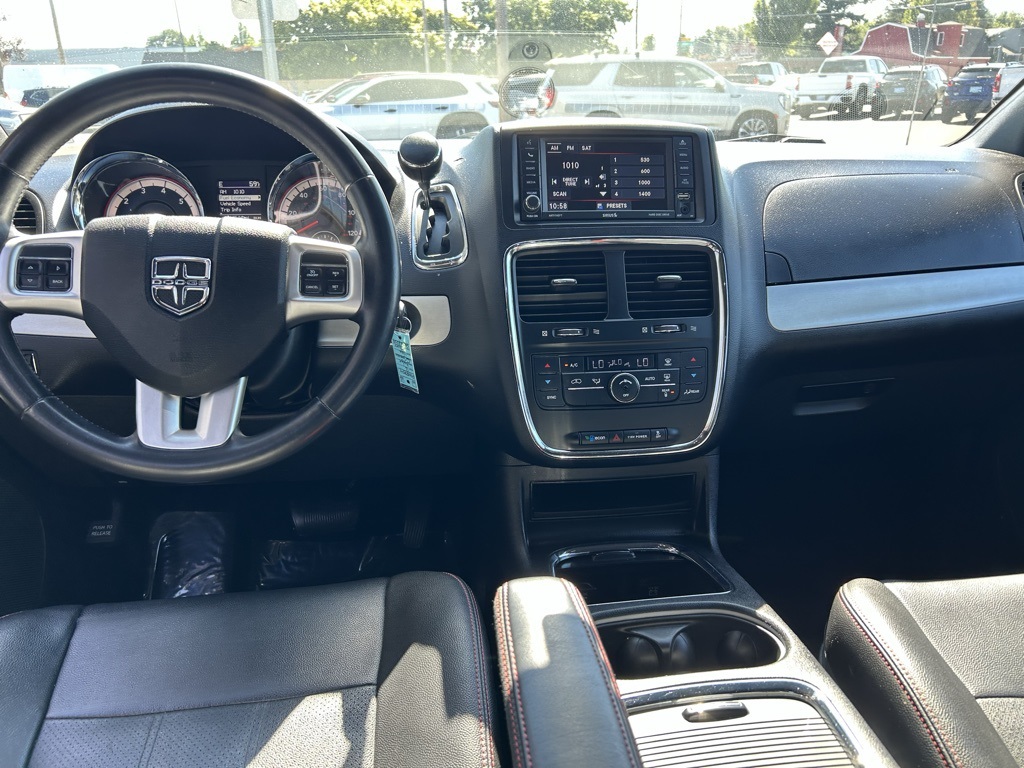 2016 Dodge Grand Caravan R/T photo 23