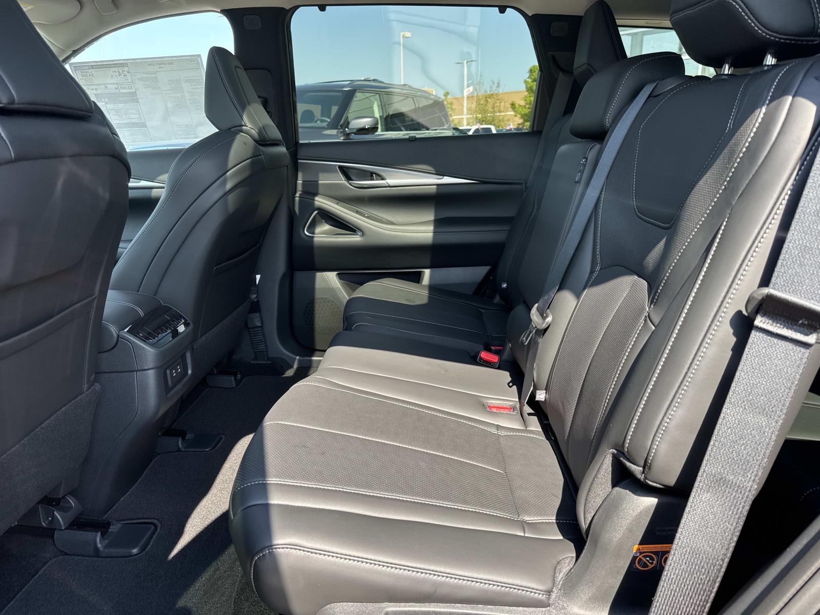 2026 Infiniti QX60 Luxe photo 8