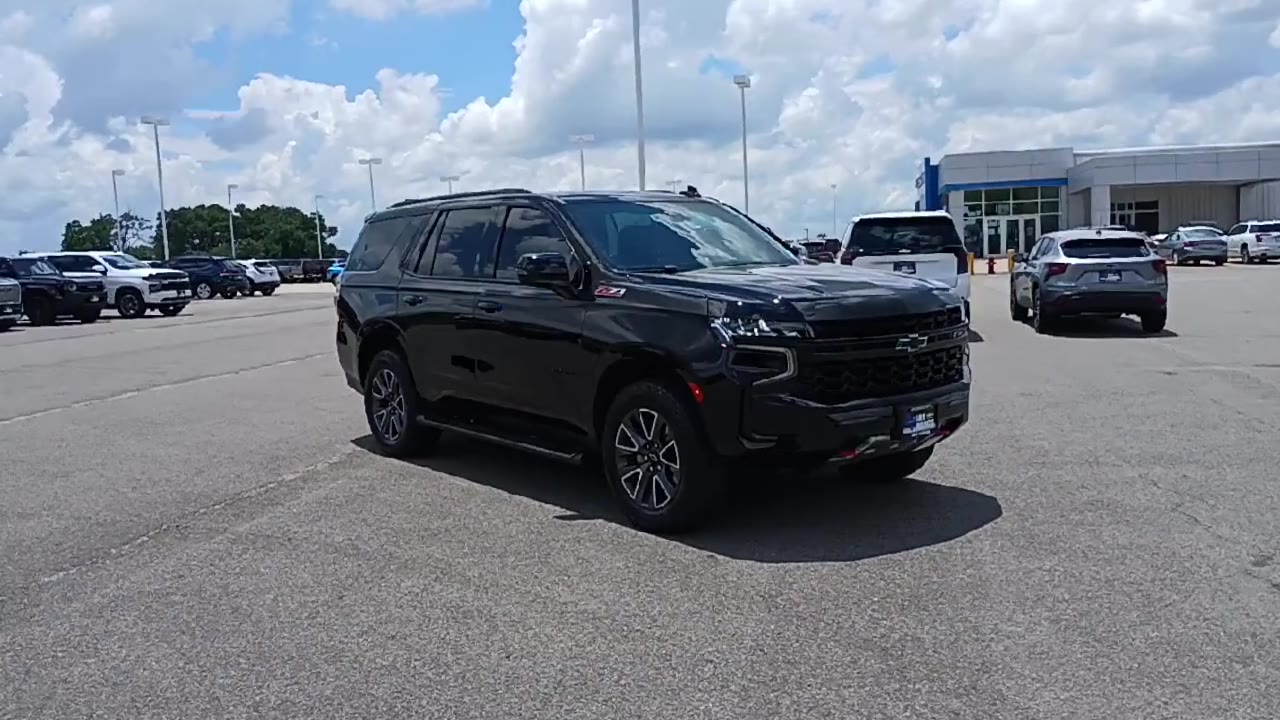 2023 Chevrolet Tahoe Z71 photo 2