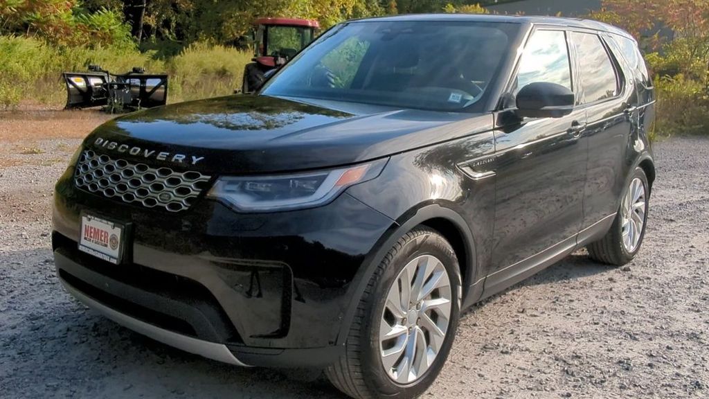 2024 Land Rover Discovery S photo 4