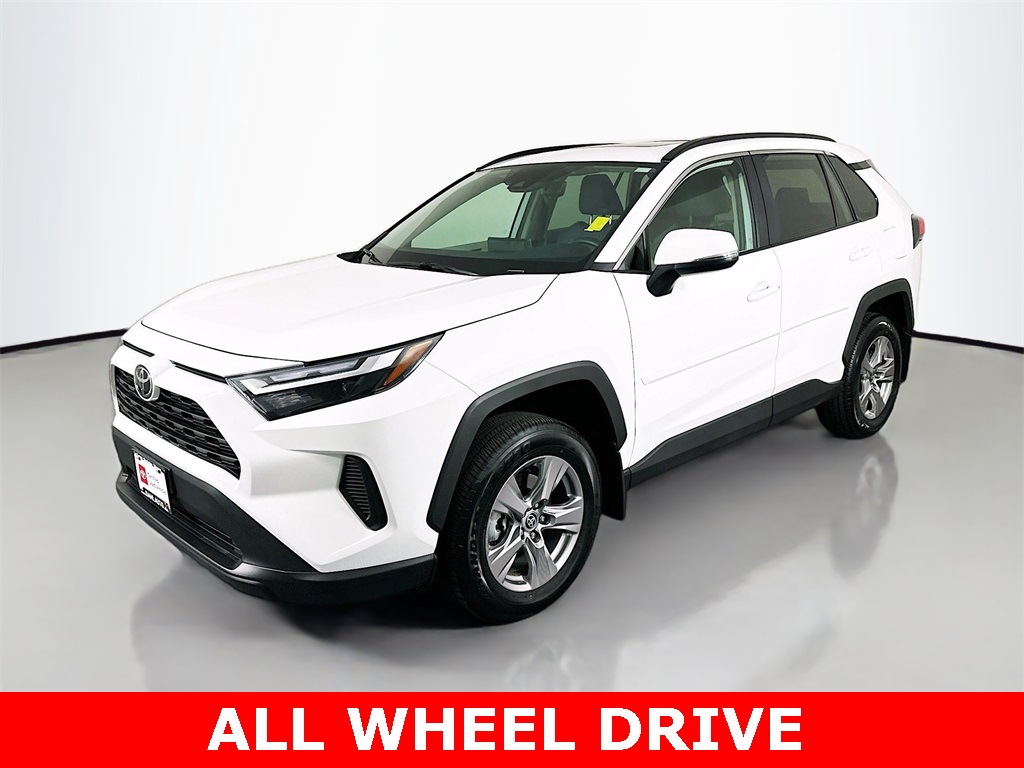 2023 Toyota RAV4 XLE photo 2