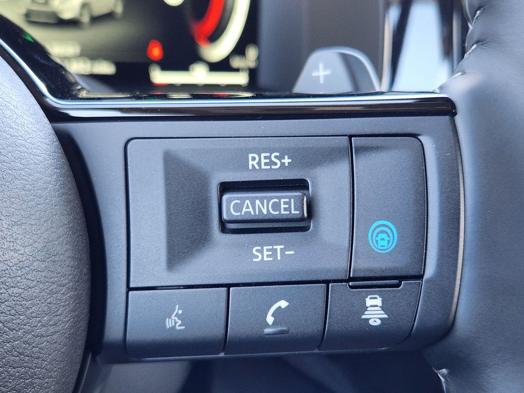 2025 Nissan Pathfinder Platinum photo 17