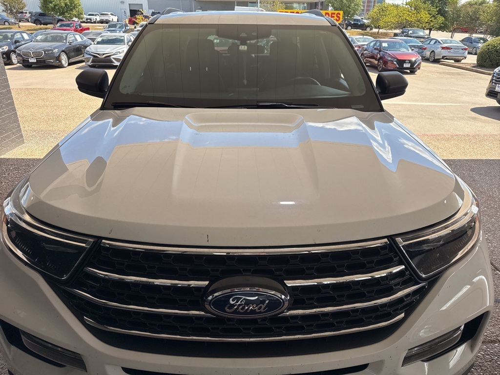 2023 Ford Explorer XLT photo 2