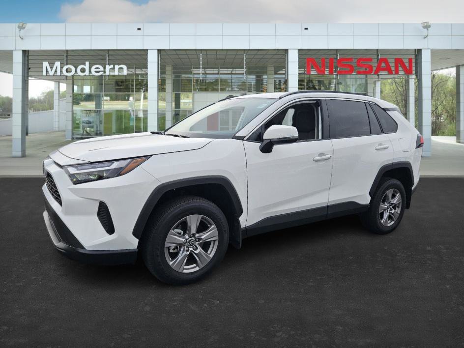 2025 Toyota RAV4 XLE's photo
