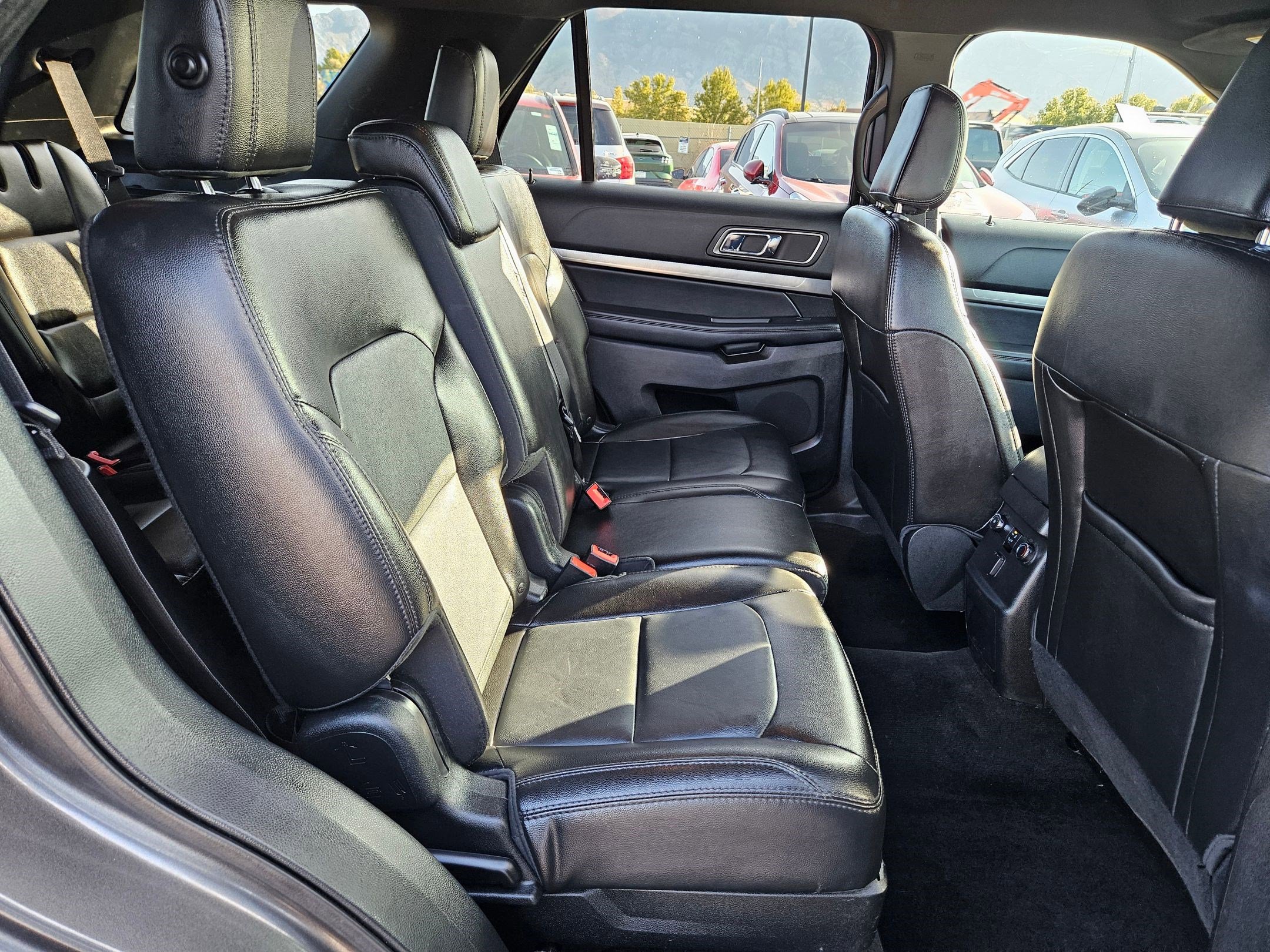 2018 Ford Explorer XLT photo 27