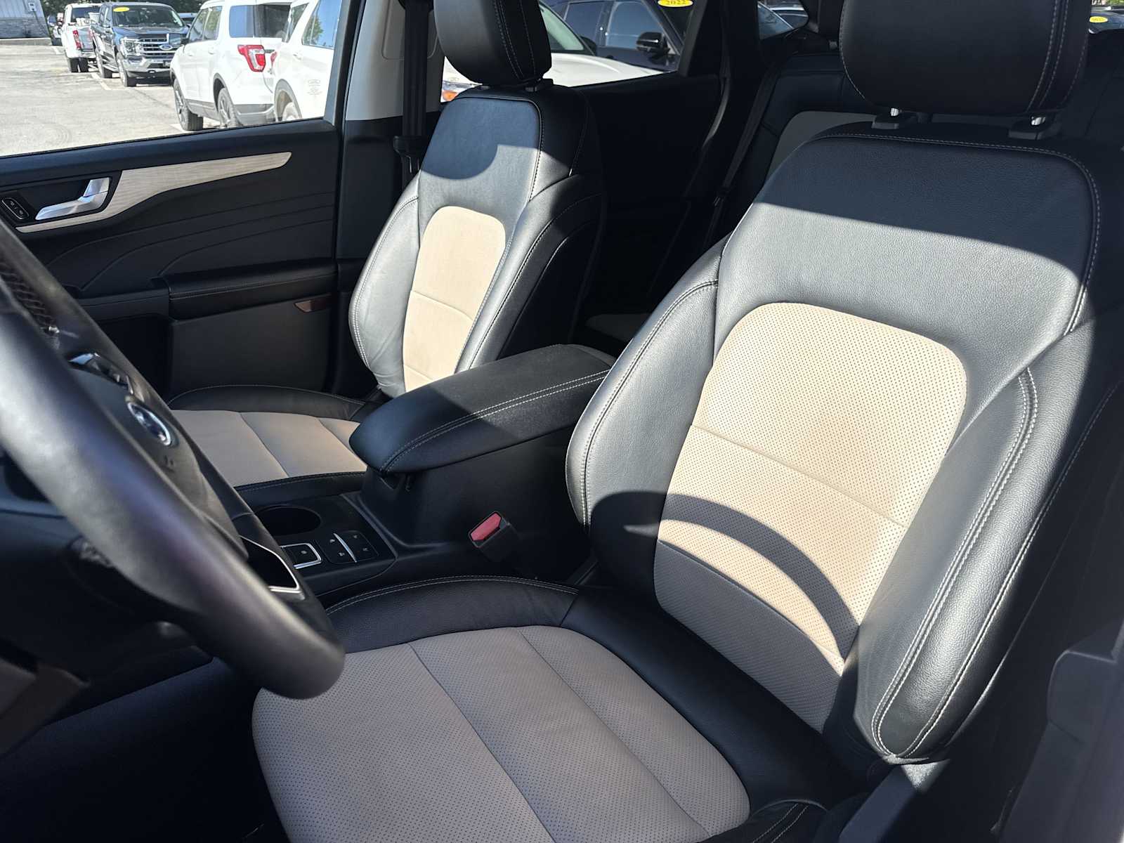 2022 Ford Escape Titanium photo 20