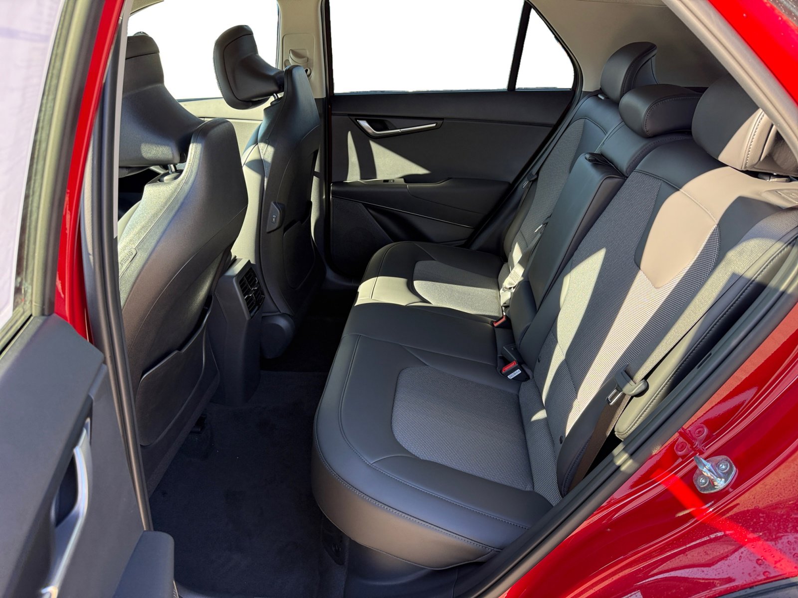 2025 Kia Niro EX photo 16