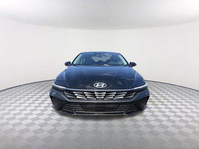 2025 Hyundai Elantra Limited photo 2
