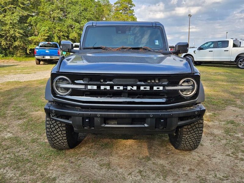 2024 Ford Bronco Outer Banks photo 2