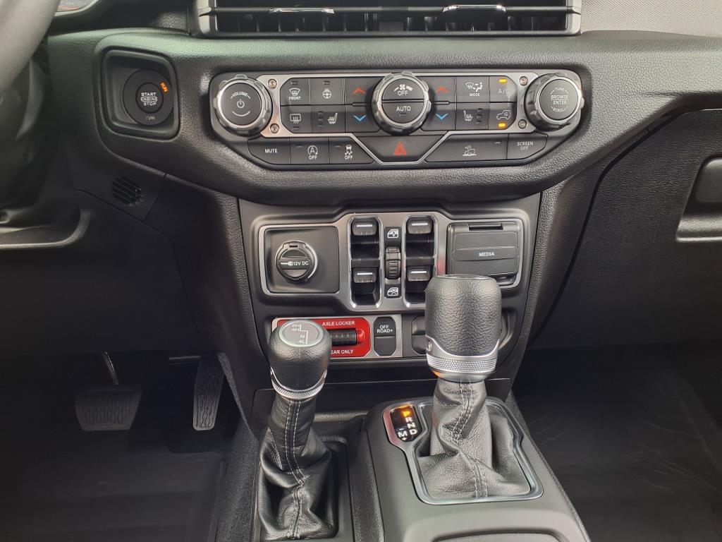 2025 Jeep Gladiator Willys photo 8