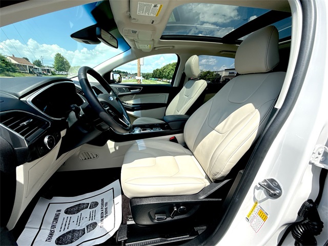 2019 Ford Edge Titanium photo 16