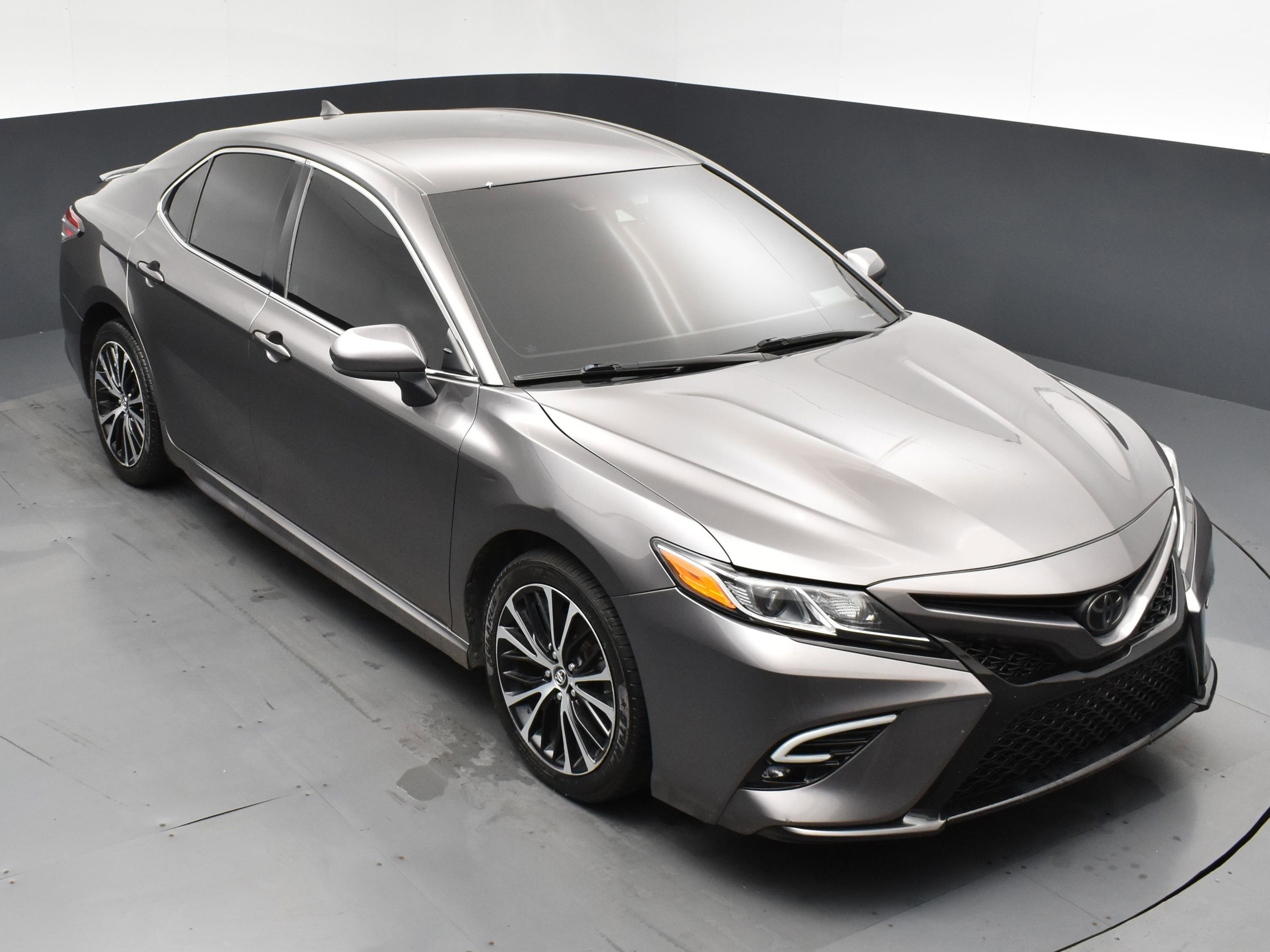 2020 Toyota Camry SE photo 20