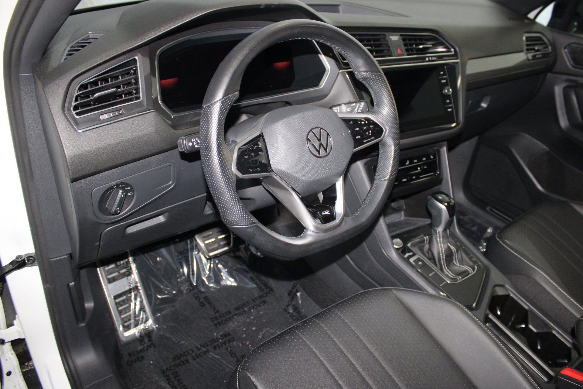 2023 Volkswagen Tiguan SE R-Line Black photo 4
