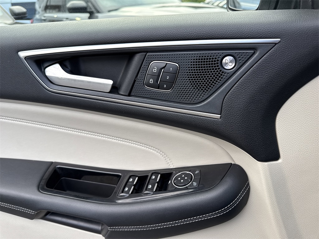 2019 Ford Edge Titanium photo 26
