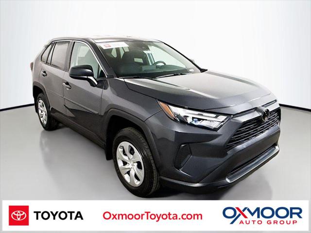 2023 Toyota RAV4 LE's photo