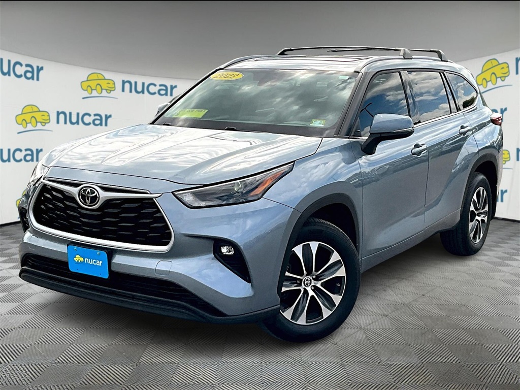 2022 Toyota Highlander XLE photo 3